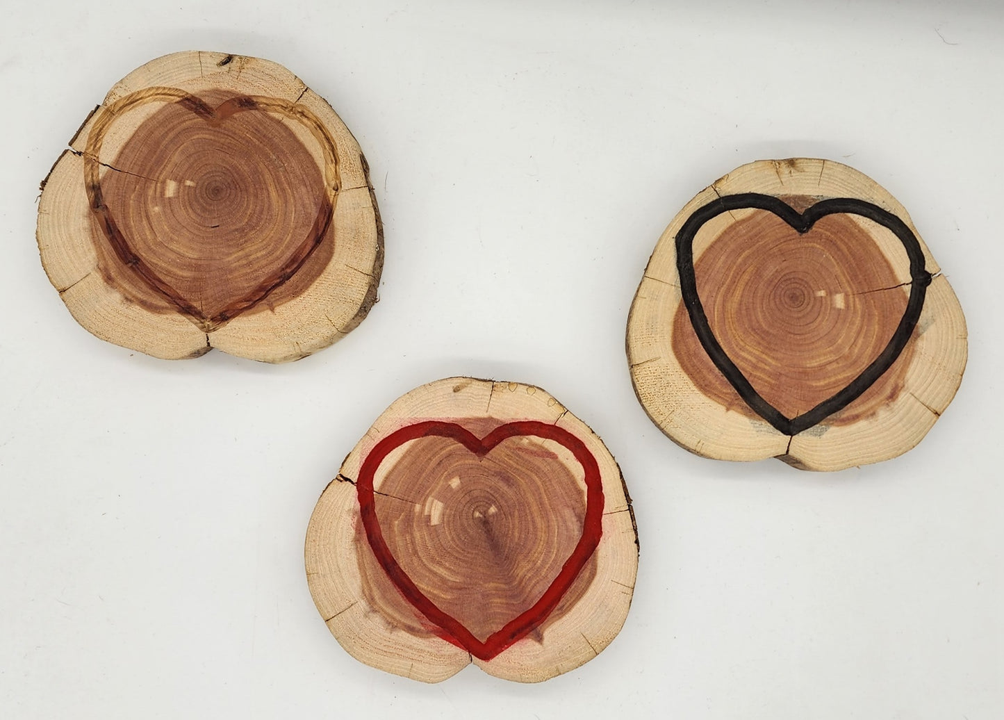 Cedar round with engraved heart